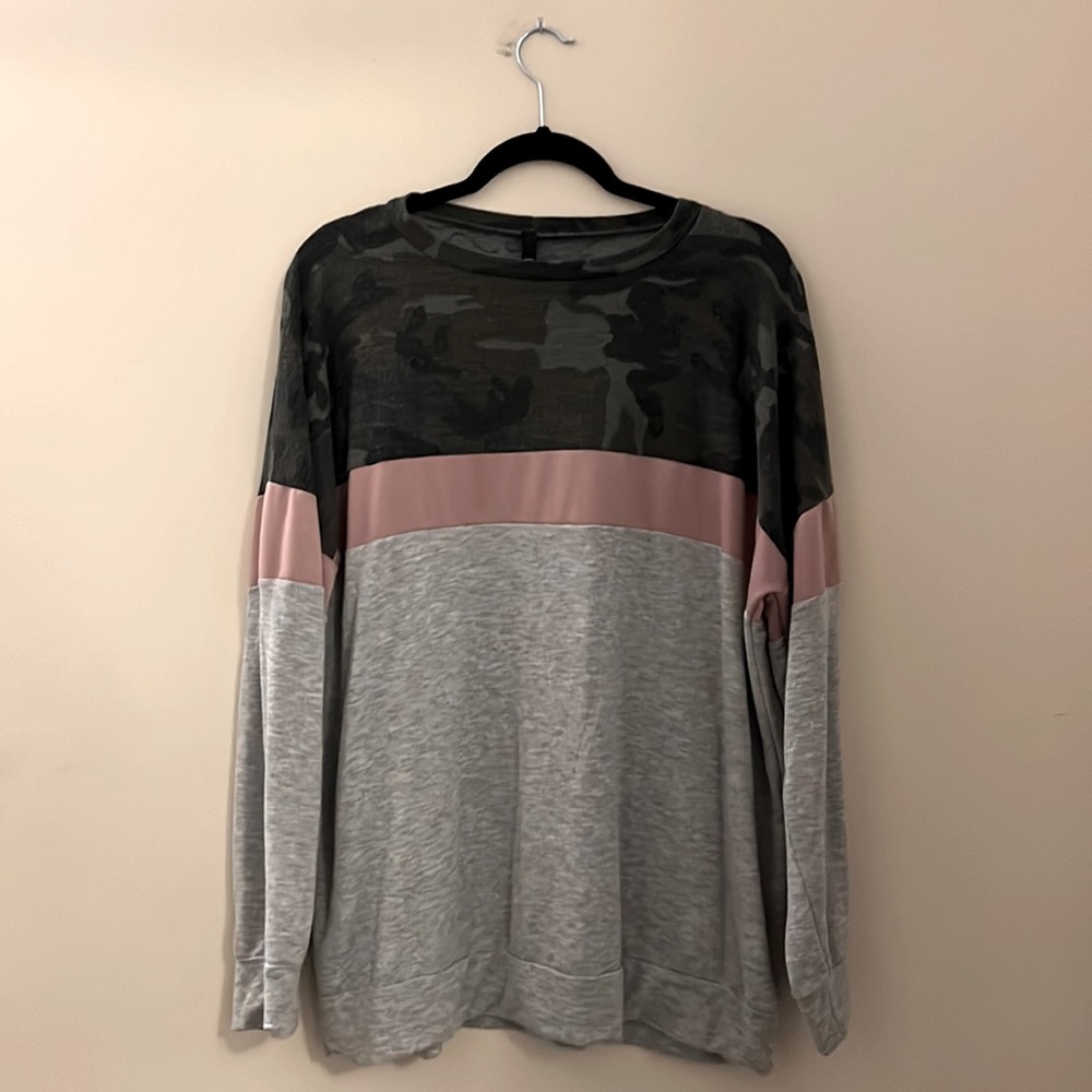 Lovely Souls Women’s Size XL Camo/Pink/Grey Blocked Sweatshirt